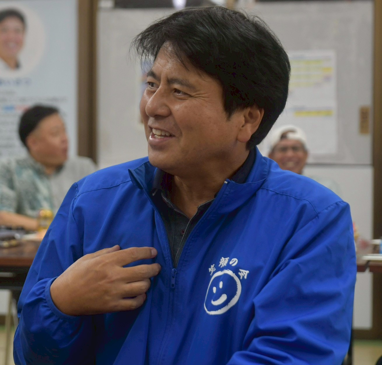 地域住民と対話する金城ツカサ